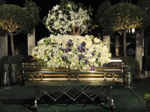 Family members attend Michael Jackson burial service in Glendale, California