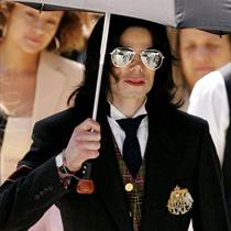 Singer Michael Jackson departs the courthouse after listening to closing arguements in his child molestation trial at the Santa Barbara County Courthouse June 2, 2005 in Santa Maria, California. (Carlo Allegri, Getty Images)